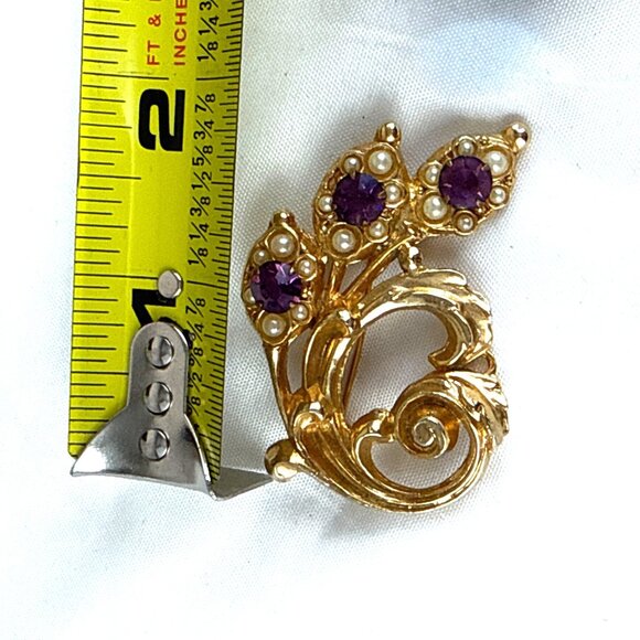 Vintage Gold Tone Brooch Purple Rhinestones Faux Pearls Leaf Design - Picture 8 of 8